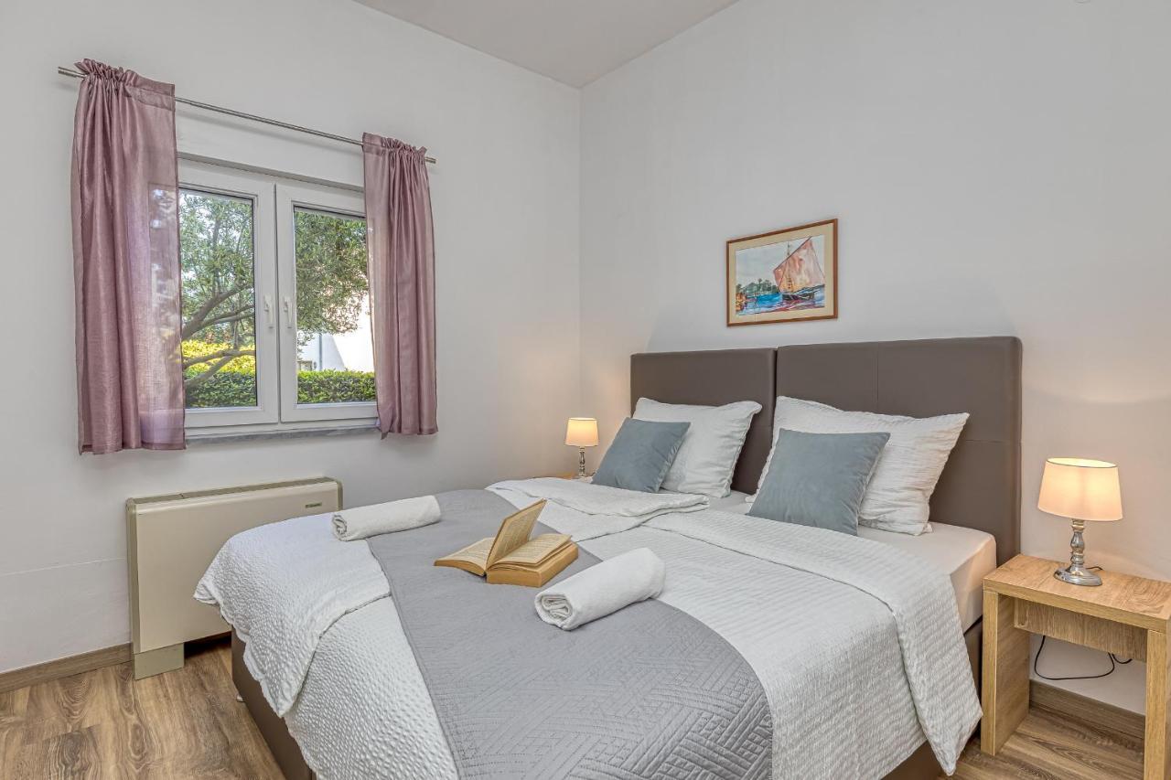 Island Resort Mihaela - Happy Rentals تروغير المظهر الخارجي الصورة
