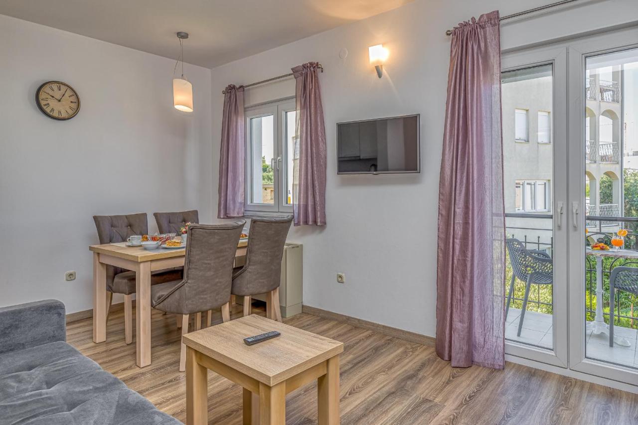 Island Resort Mihaela - Happy Rentals تروغير المظهر الخارجي الصورة