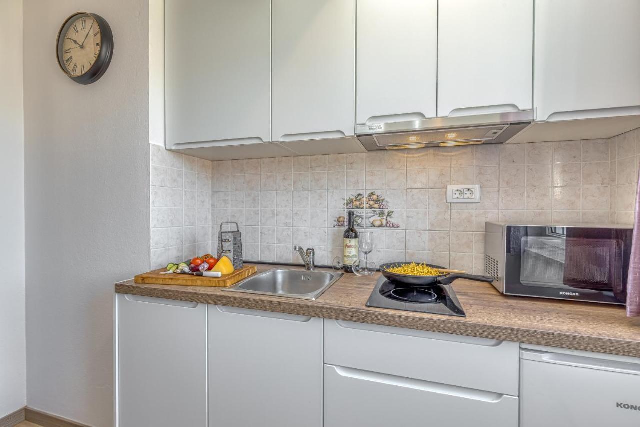 Island Resort Mihaela - Happy Rentals تروغير المظهر الخارجي الصورة